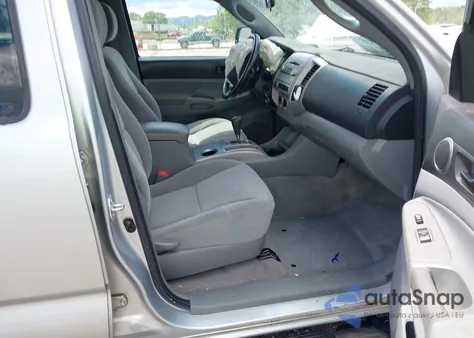 2008 Toyota Tacoma Base V6 z USA, uszkodzony, nr VIN 3TMLU42N98M015025